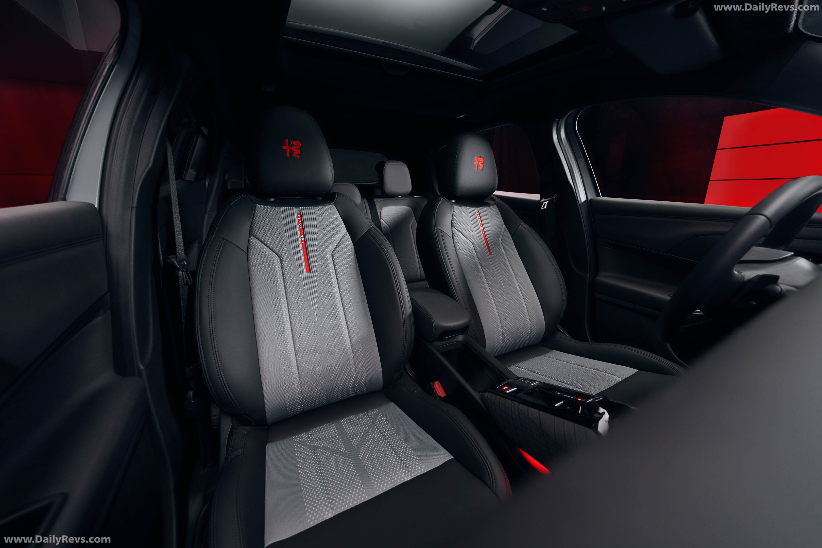 2027 Alfa Romeo Junior Luna Rossa Interior